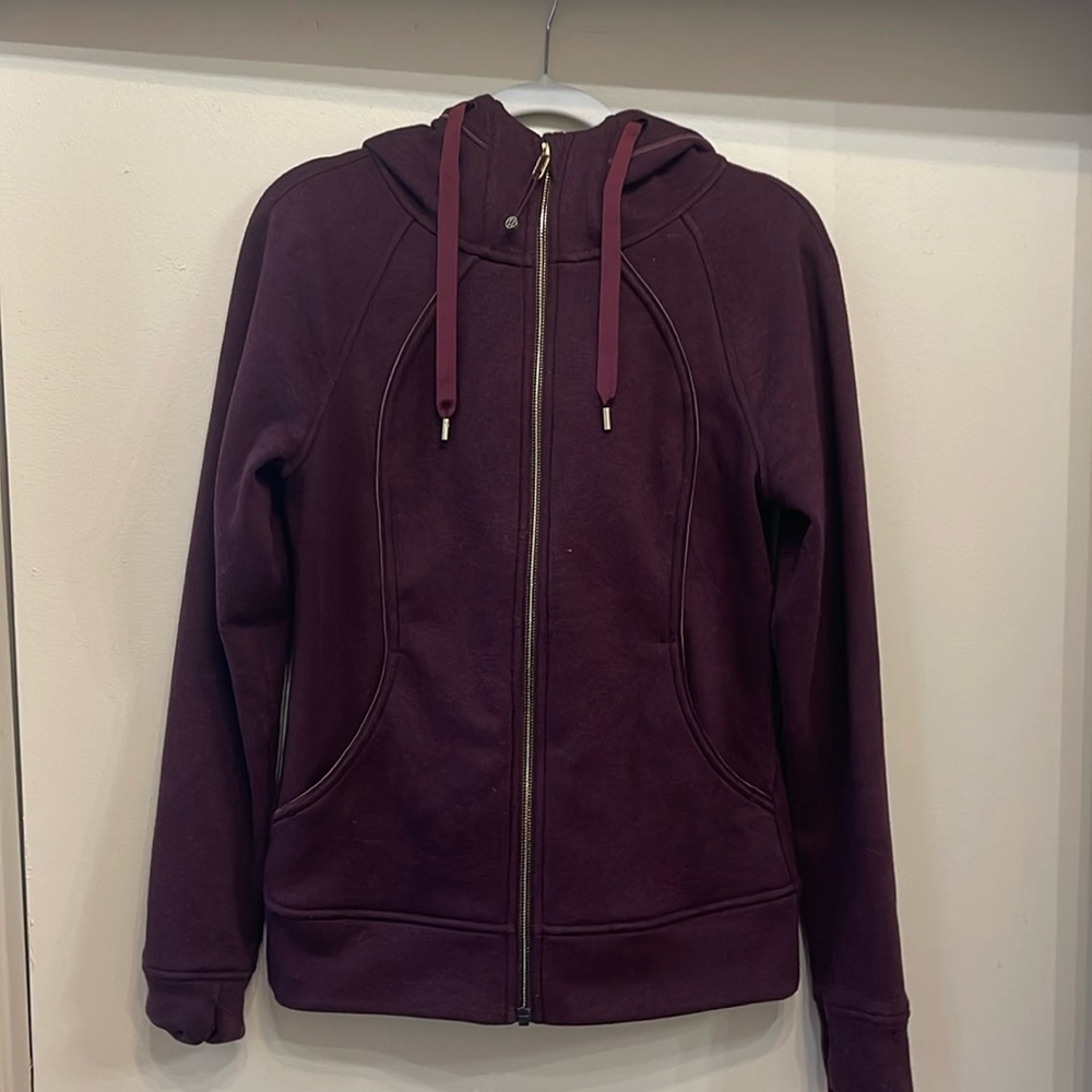 BARELY WORN EXCLUSIVE Lululemon Scuba Hoodie. Size: 6